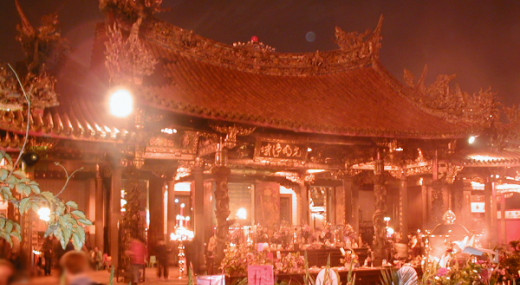 夜の龍山寺
